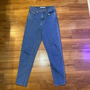 Levi’s High Waisted Taper size 25x27